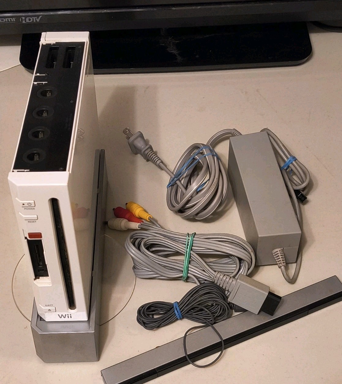 Nintendo Wii RVL-001 512 MB Home Console – Needs Repair Or For Parts
