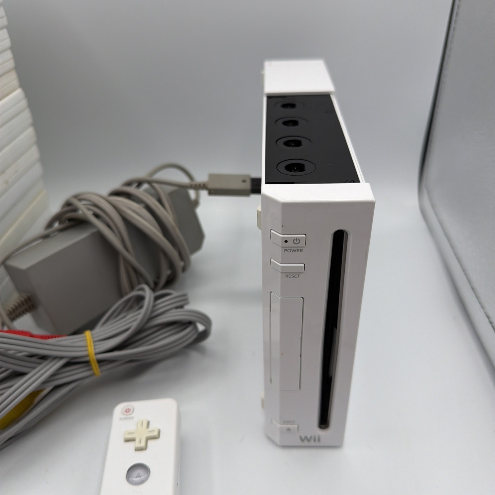 Nintendo Wii RVL-001 Console Bundle 1 Controller 1 Nunchuck 16 Games Tested