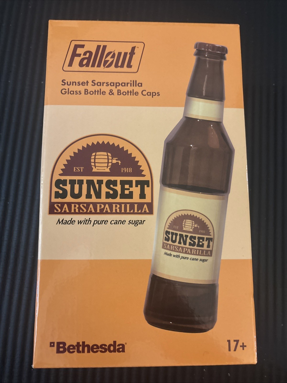 Fallout New Vegas Sunset Sarsaparilla Glass Bottle & 10 Caps Official NISB