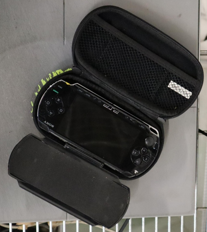 Sony PSP-1001 B2 Playstation Portable Console w/ Battery and Case – Used