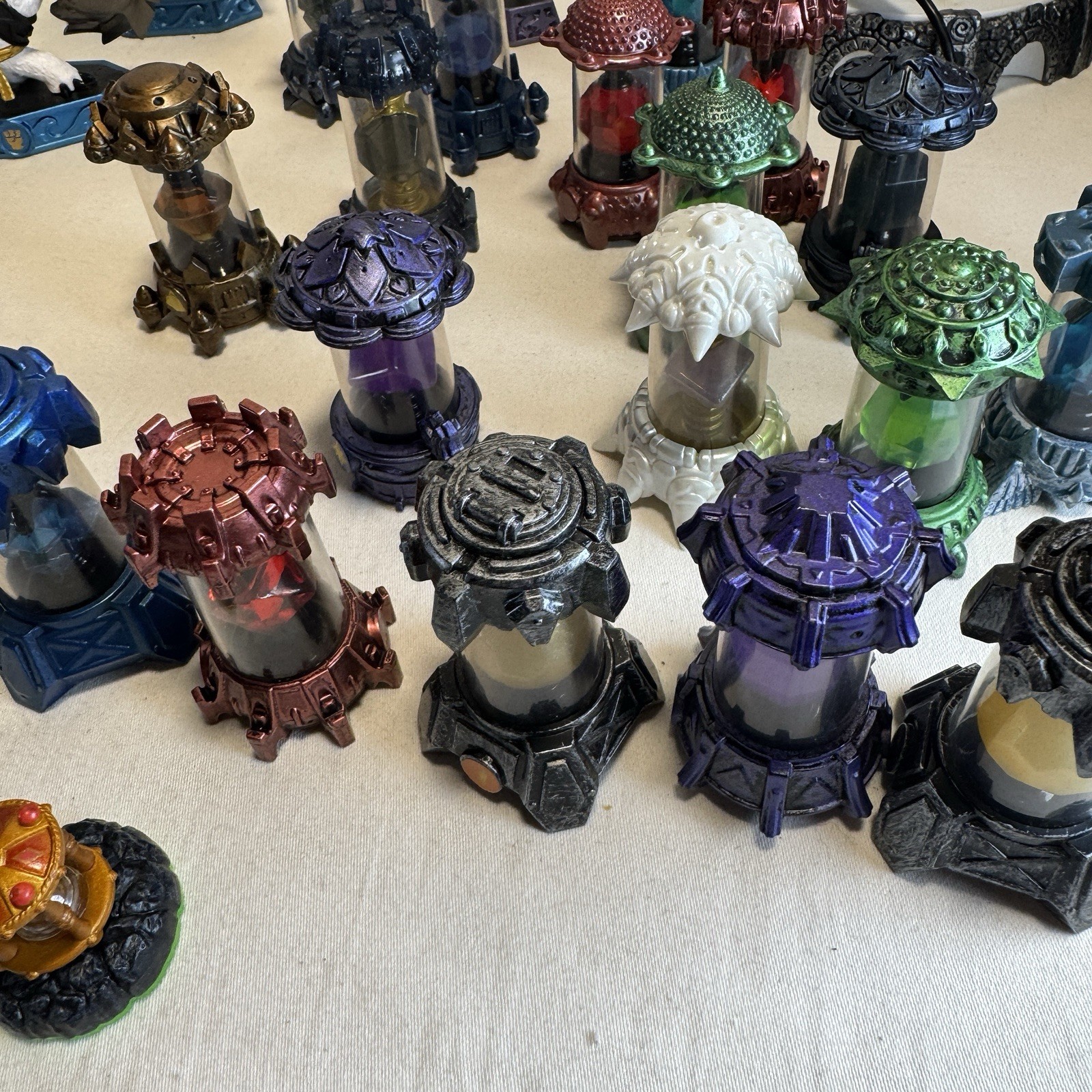 Activision Skylanders Character Figures 90 With Portal Crystals And Keys!
