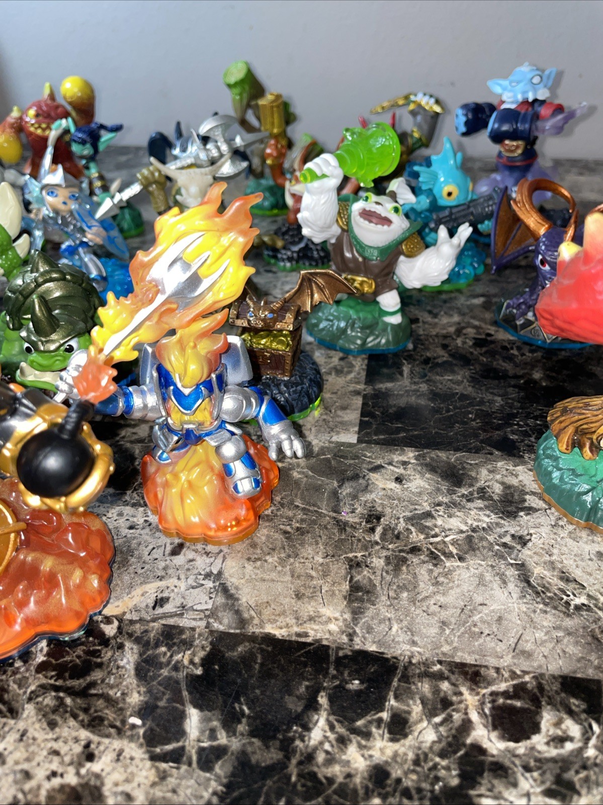 Lot 20 Used Activision Skylanders With 2 Giants And 18 Figures, Add 2URCOLLECTON