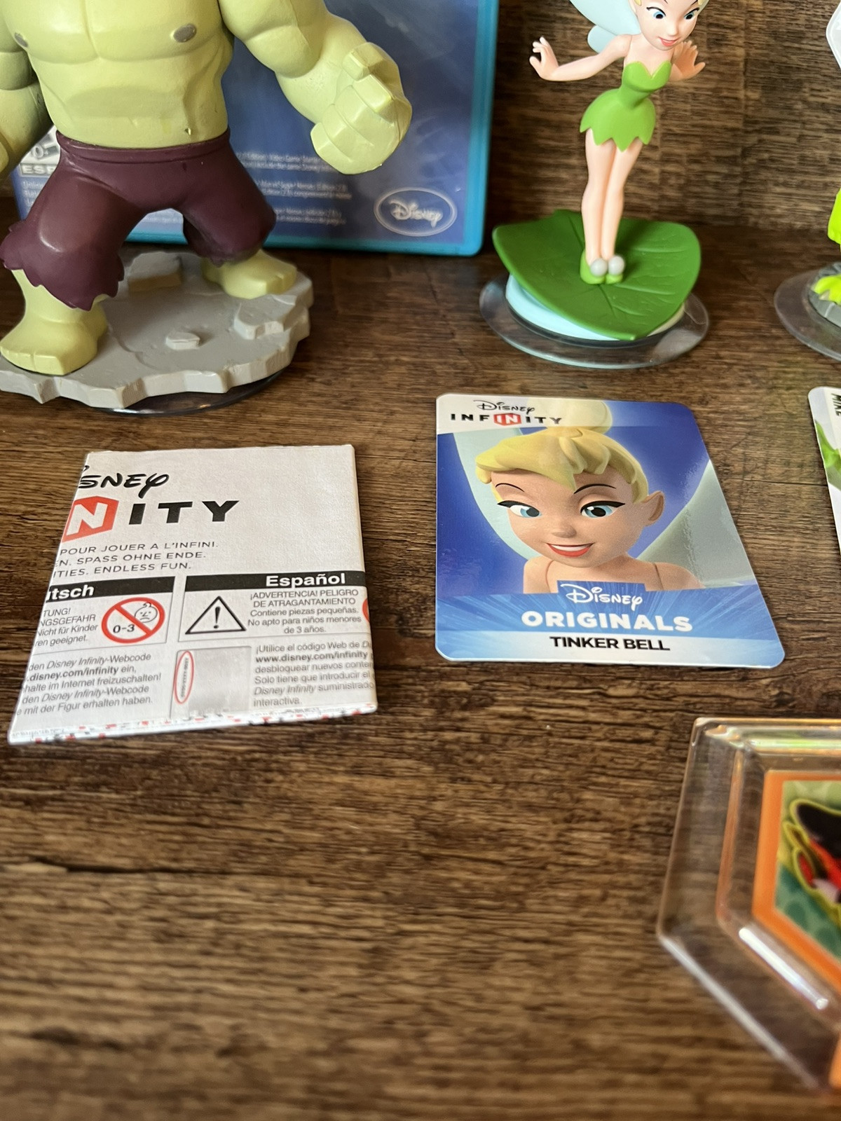 WIIU Disney Infinity Bundle Hulk Tinkerbell Captain America Figures With Base