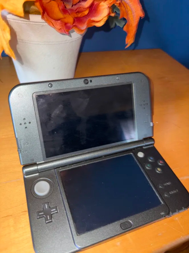 Nintendo New 3DS XL 4GB Handheld Gaming System – Black (USED CONDITION)