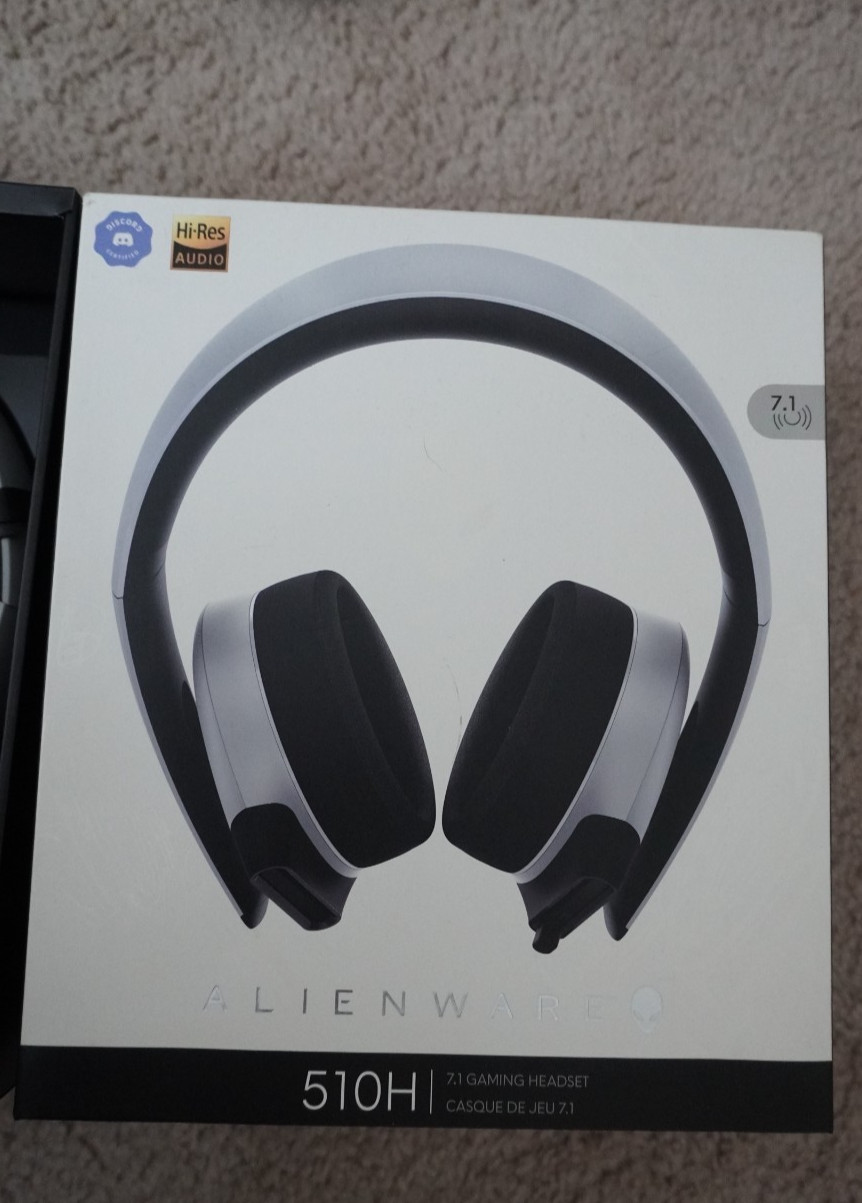 Alienware Ear-Cup (Over the Ear) 7.1 PC Gaming Headset Gray – AW510H