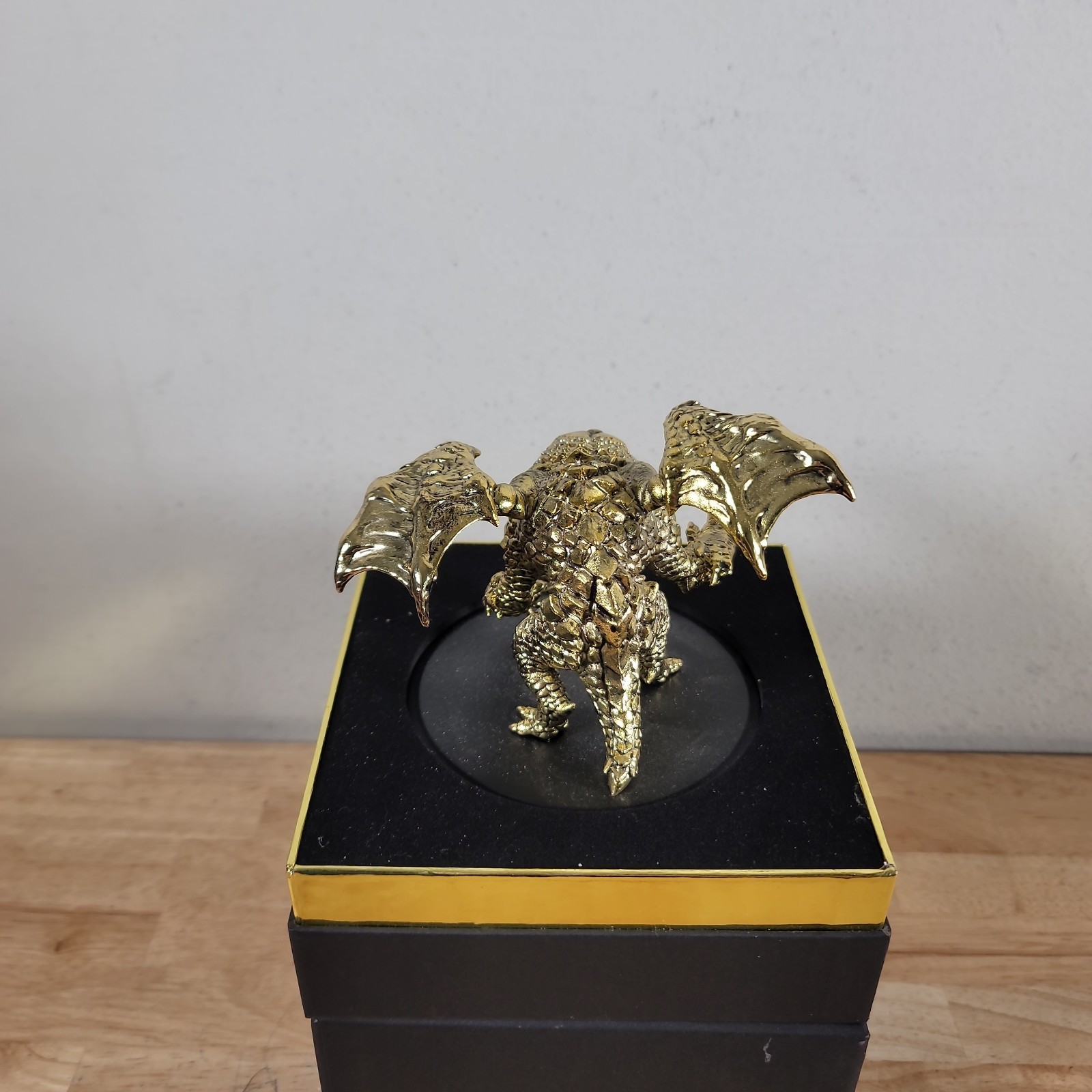 Dota 2 Baby Roshan Statue (Golden) 2020 Collectible Figure