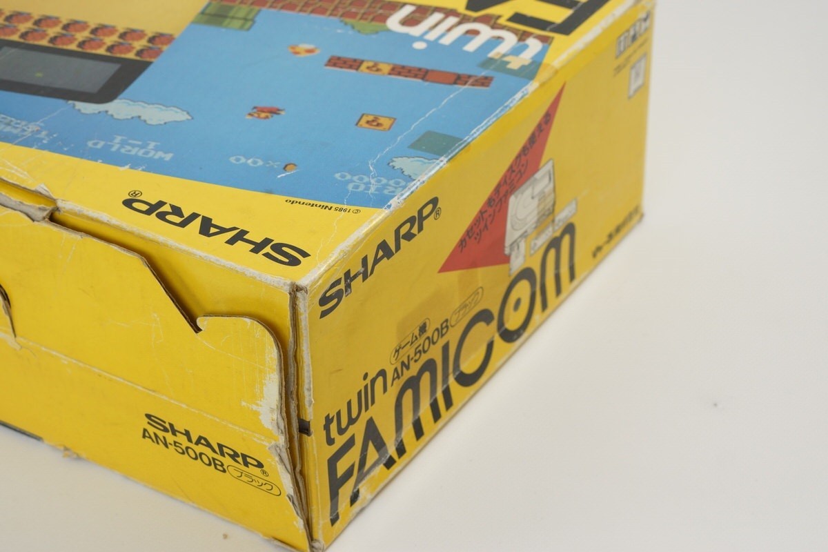 TWIN FAMICOM Console Boxed SHARP AN-500B Tested System New Rubber belt 739439