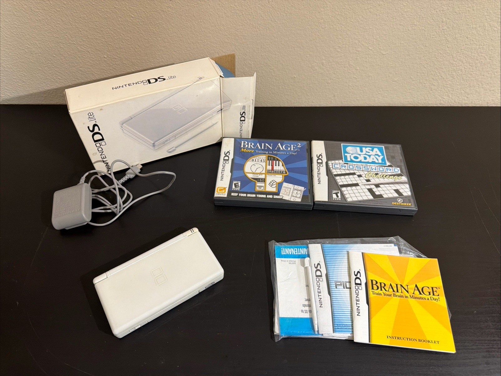 Nintendo DS Lite Handheld Console Polar White – With Box And Games – Tested