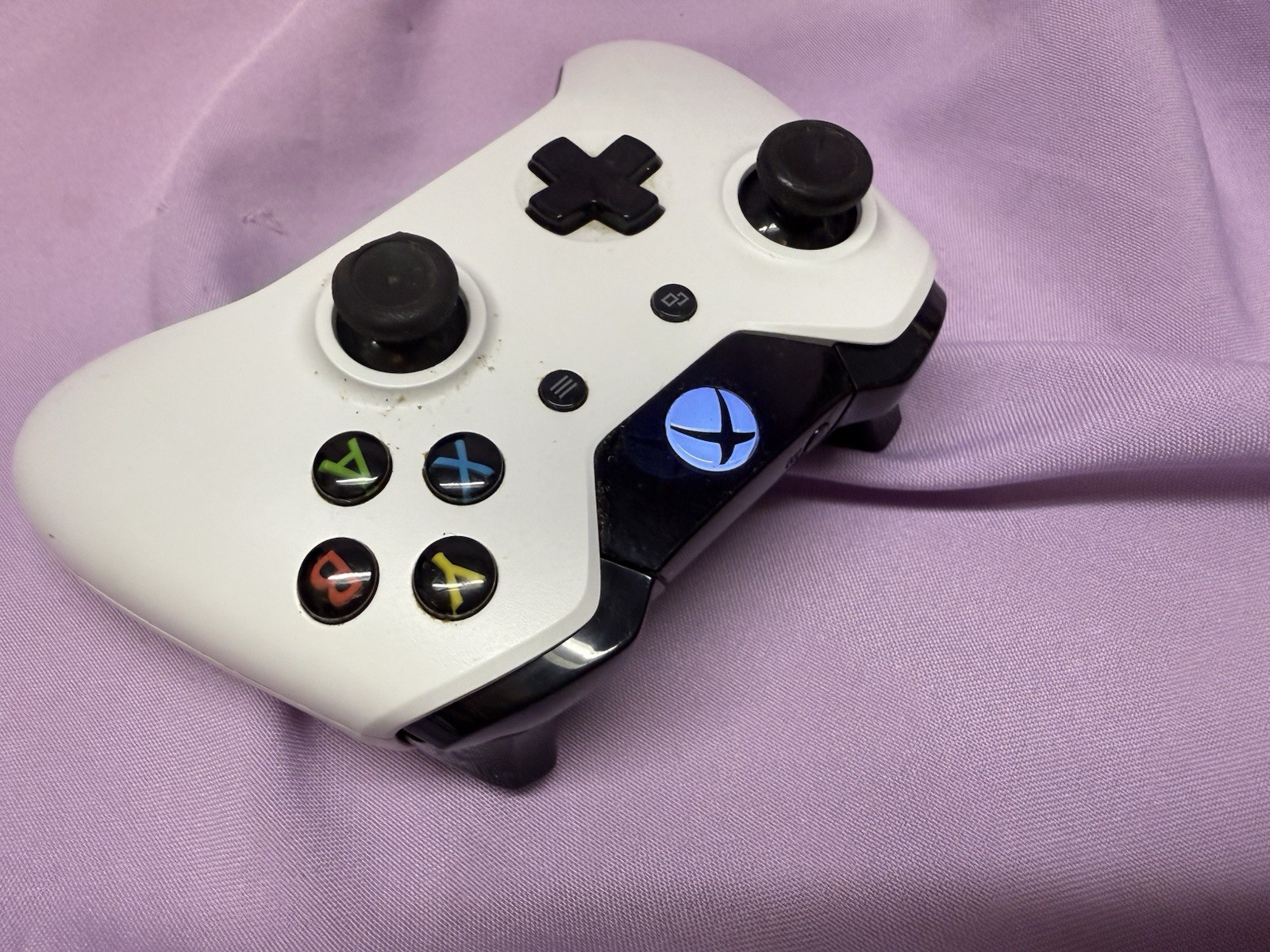 Xbox One 1537 White Wireless Controller! Excellent! Works Great! Ships Free!