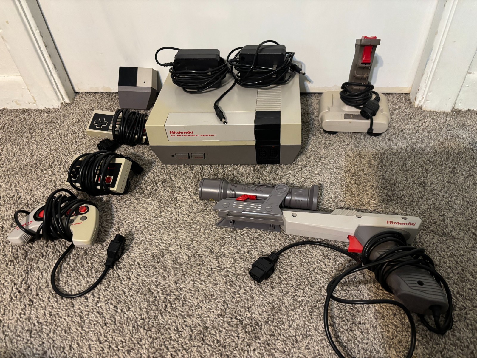 Nintendo Entertainment System Console–All Cables, Accessories, & GAMES