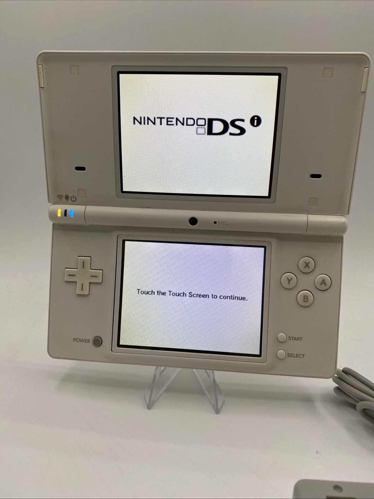 Nintendo DSi White Console Bundle w/ Charger & 16GB SD Card