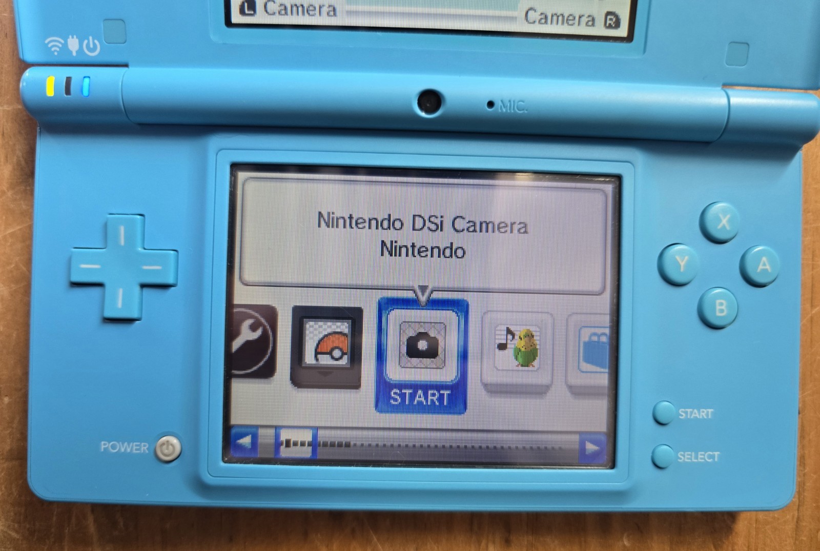 Nintendo DSi TWL.001 Teal Blue Video Game Handheld System W/Charger WORKING
