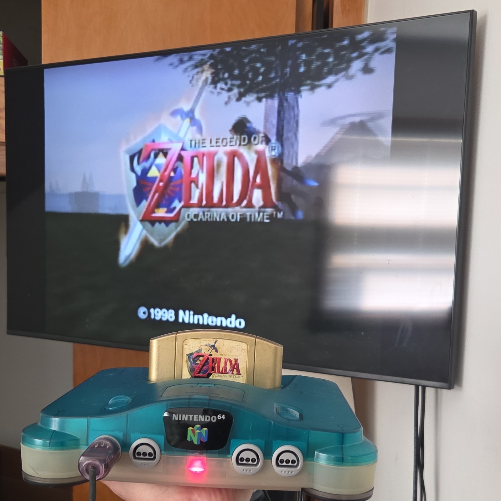 The Legend of Zelda Ocarina of Time N64 Gold Collectors Edition V1.0 Nintendo