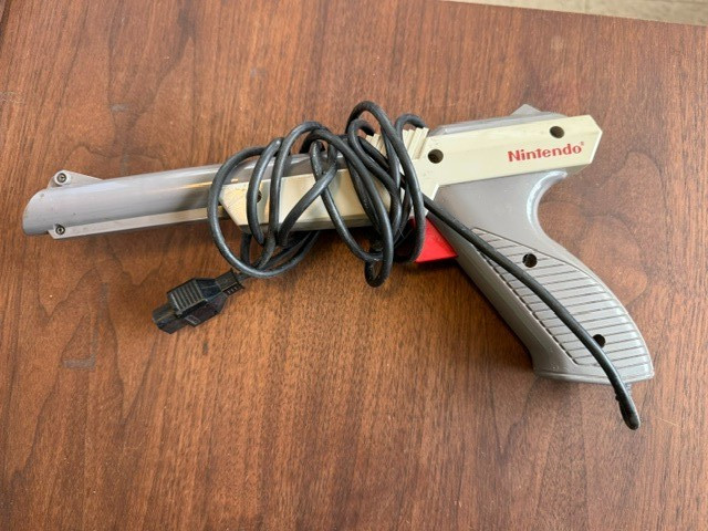 Nintendo NES Zapper Light Gun Gray Controller OEM Original 1985 Gray Untested