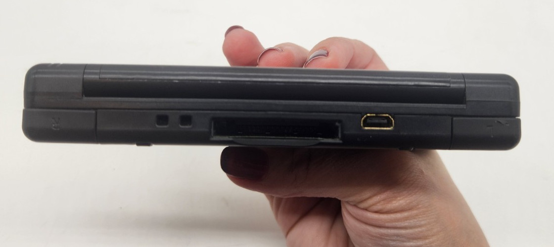 NINTENDO DS LITE USG-001 RED BLACK HANDHELD SYSTEM CONSOLE *FOR PARTS OR REPAIR*