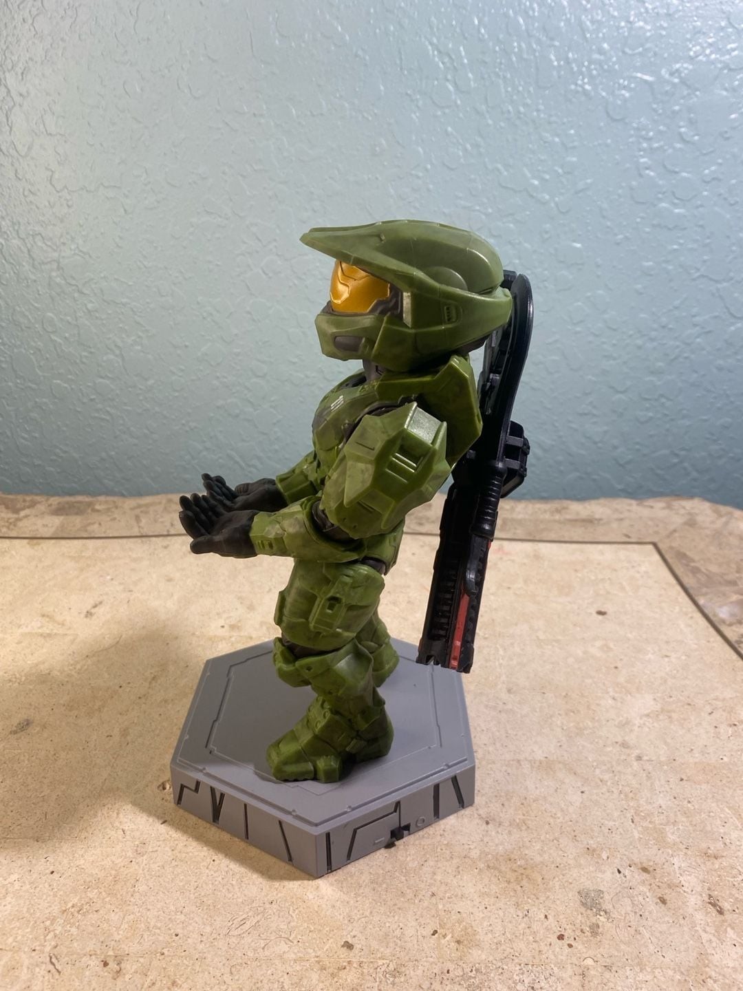 Halo Infinite Master Chief Deluxe Cable Guy Light-Up Phone and Controller Holder