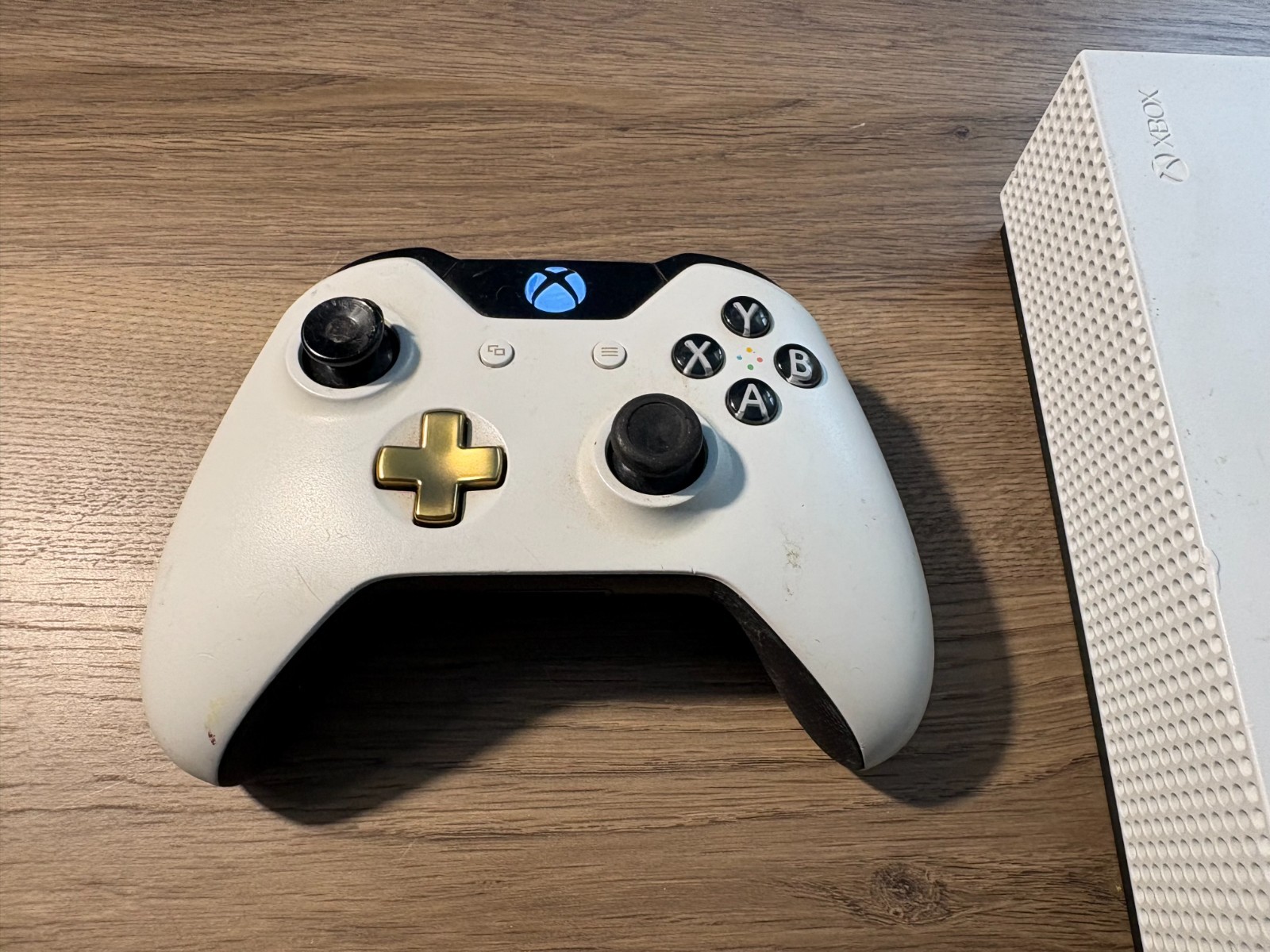 Xbox One S 1TB with Controller, HDMI, Power Cord, and 7 Xbox One Games-Working