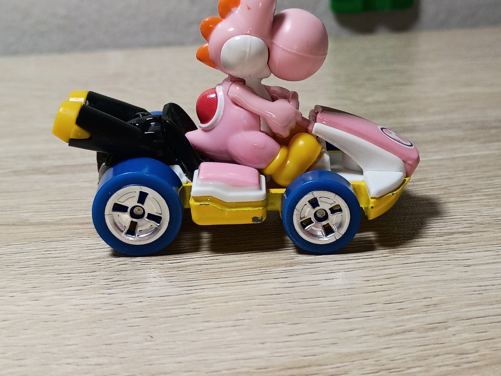16-PK YOSHI Mystery Egg Super Mario Kart Hot Wheels Pink Yellow Orange Black