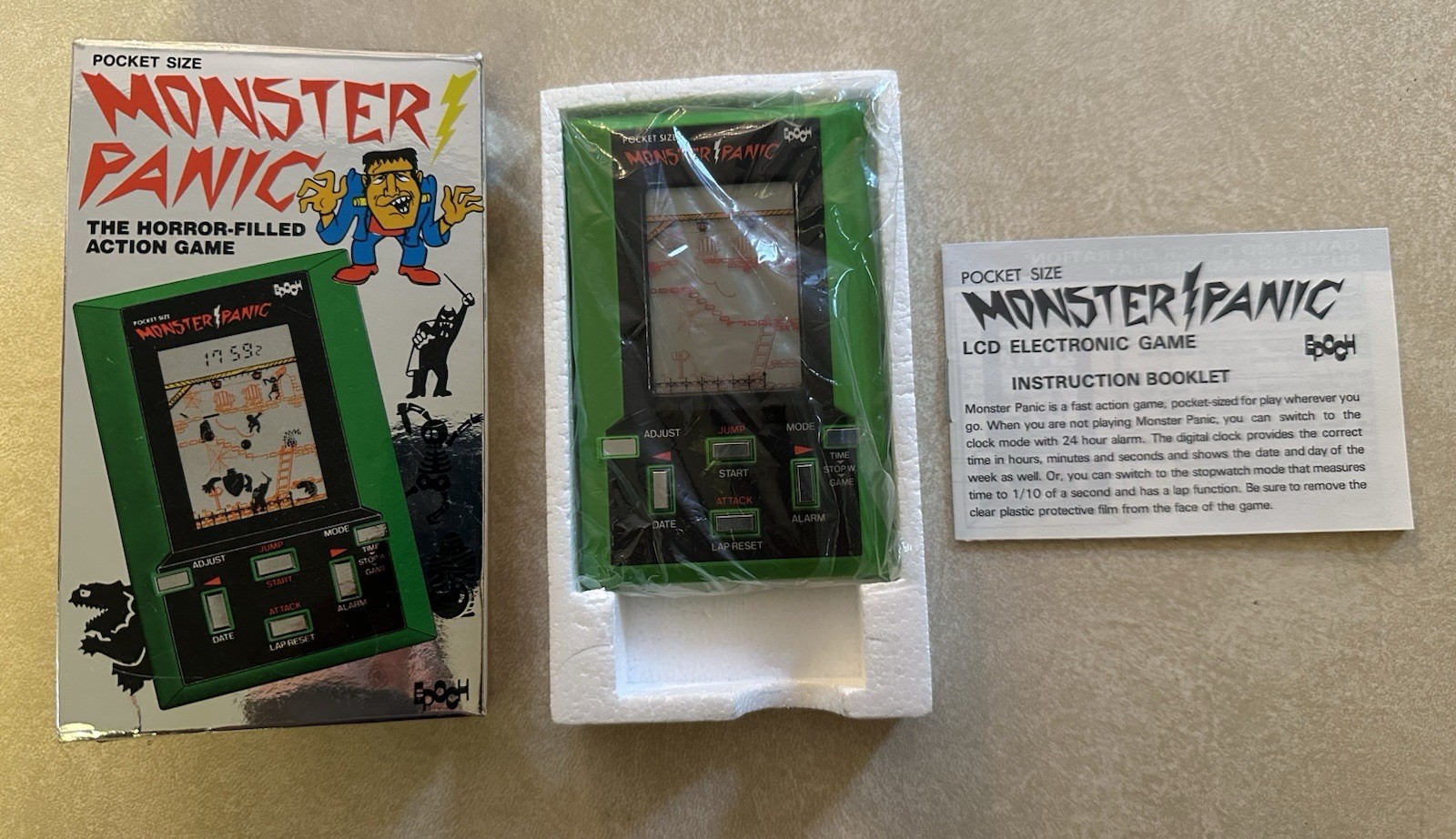 Pocket Size Monster Panic The Horror- FIlled Ation LCD Handheld Game 1981 Epoch