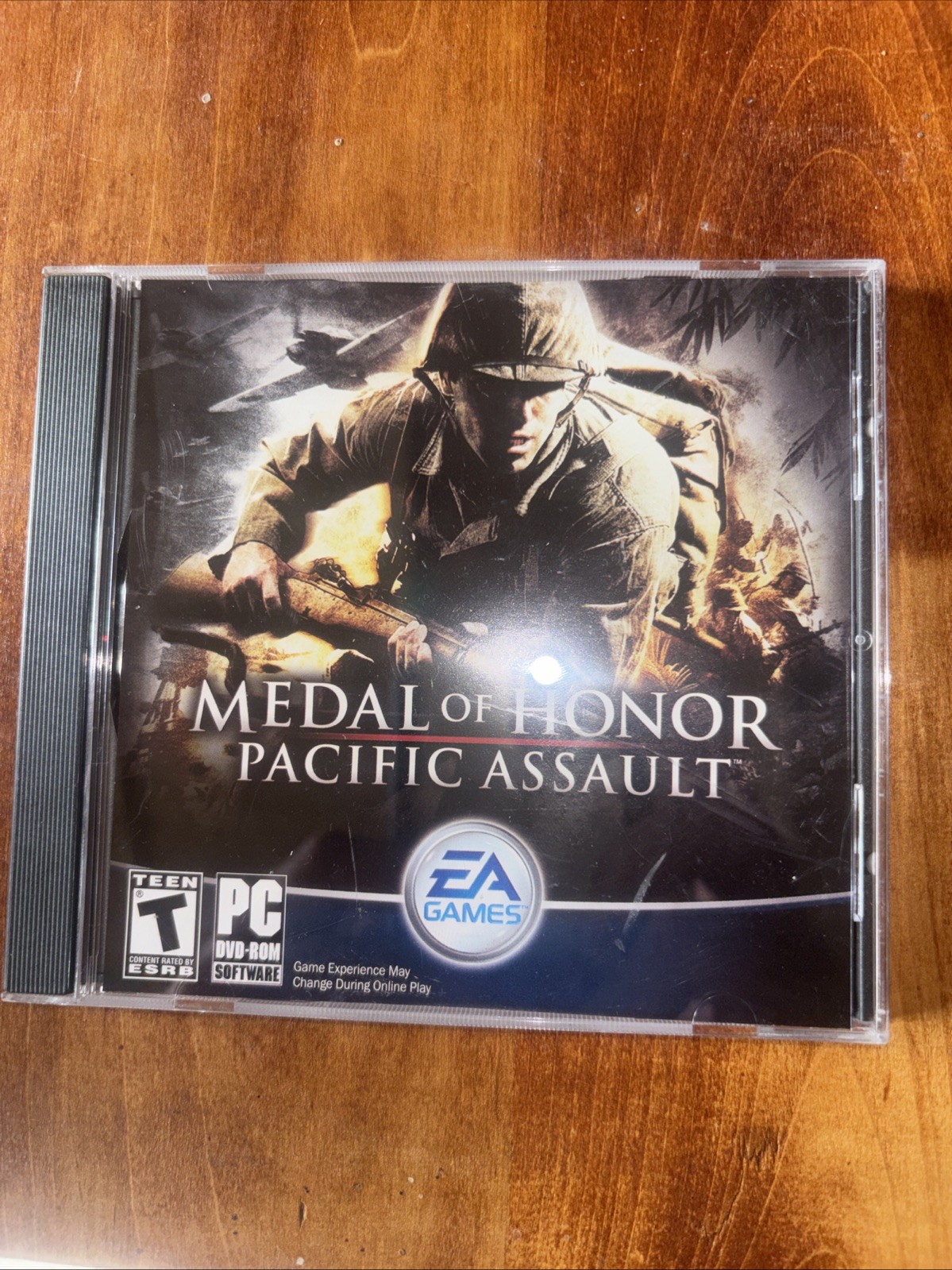 Medal of Honor Pacific Assault (IBM PC, Electronic Arts, 2004) KEY INCLUDED