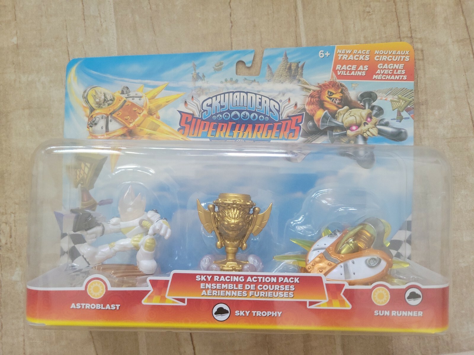NEW SKYLANDERS SUPERCHARGERS SKY TROPHY RACING PACK ASTROBLAST SUN RUNNER FIGURE