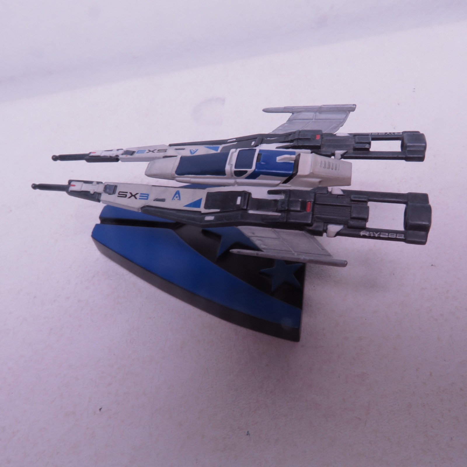 Dark Horse Deluxe Mass Effect Sx3 Alliance Fighter Replica