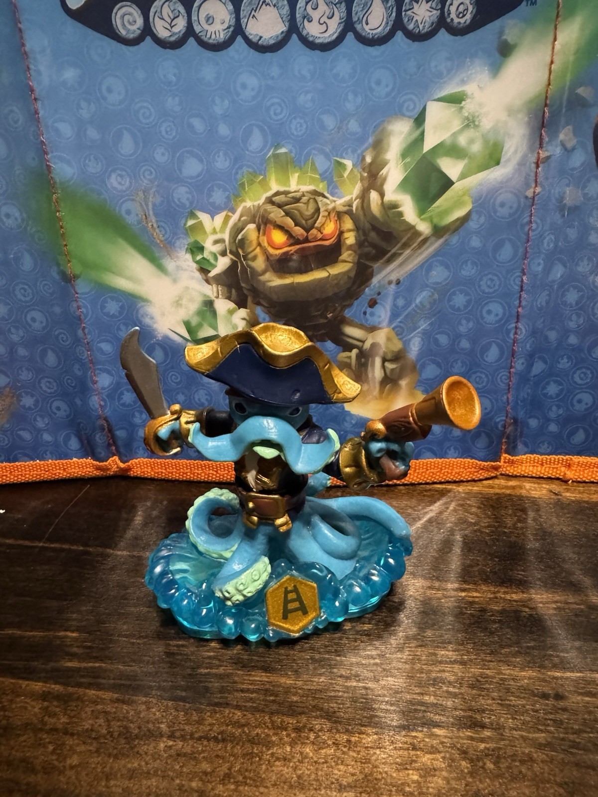 Skylanders Collection 11 Figures , travel bag and copy of game