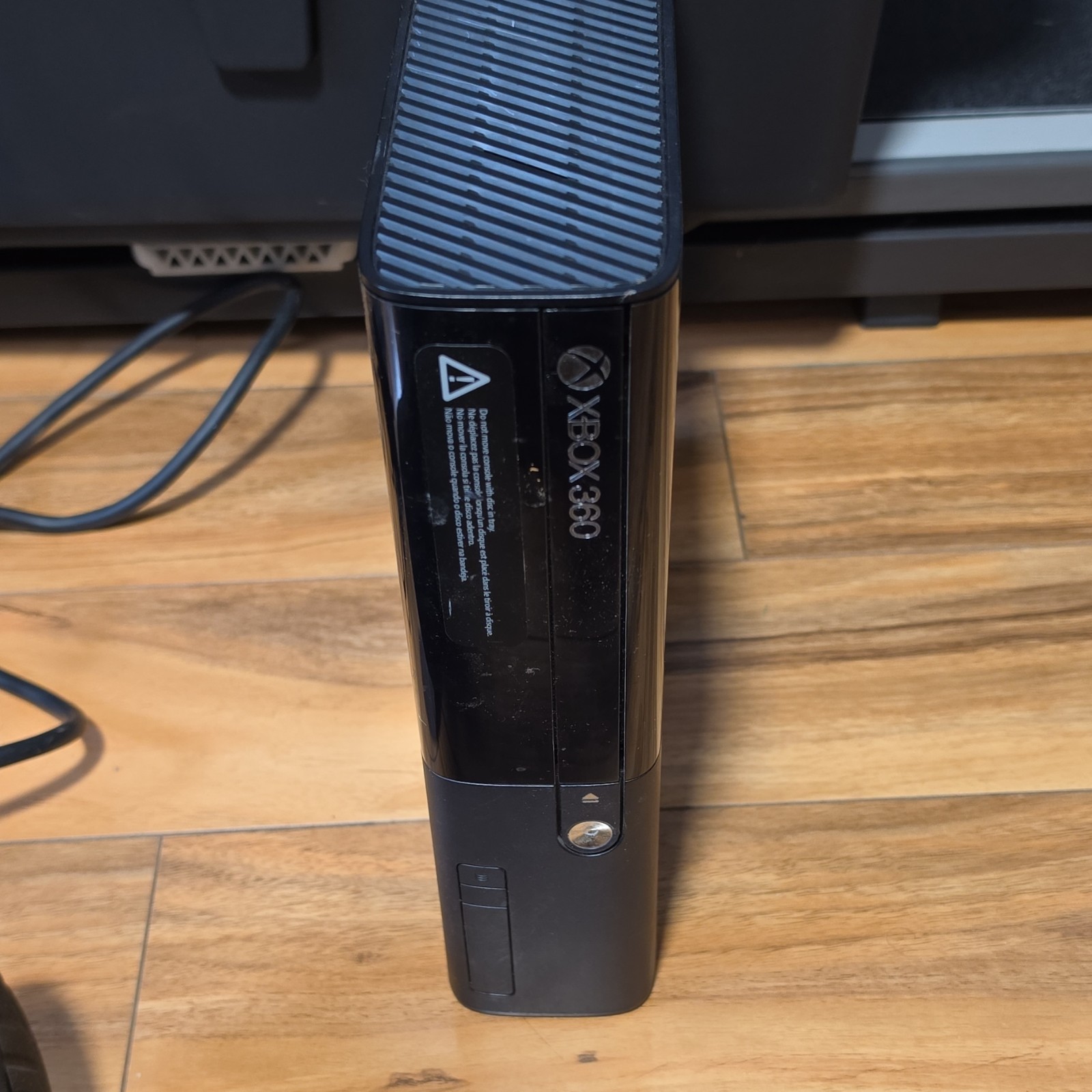 Microsoft Xbox 360 E 4GB Black Console 1538 HDMI Wi-Fi w/ 4 Controllers