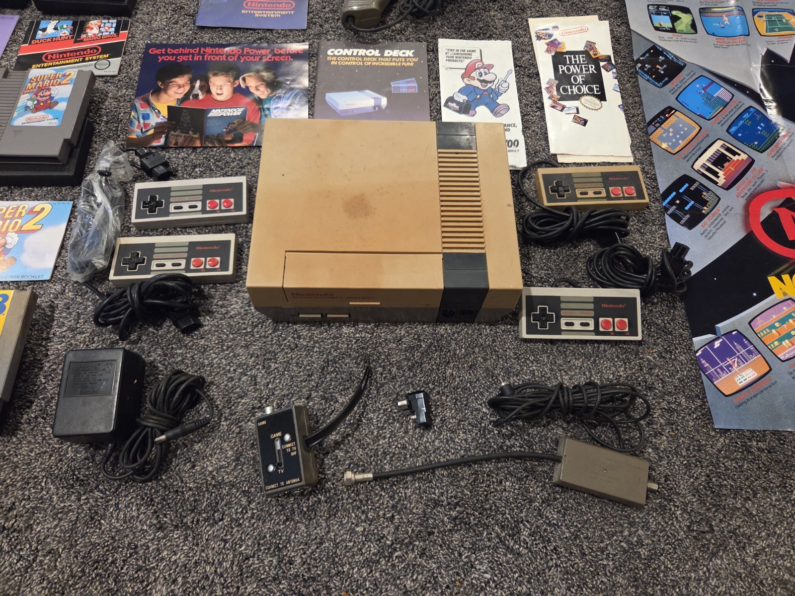 NES Nintendo Bulk Lot 1 Console 21 Games +4 Remotes + Zapper + Posters + Manual