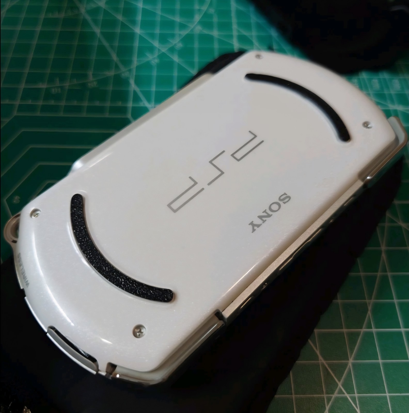 Sony PlayStation Portable PSP Go Rear Grips Replacement Inserts Back Parts Set