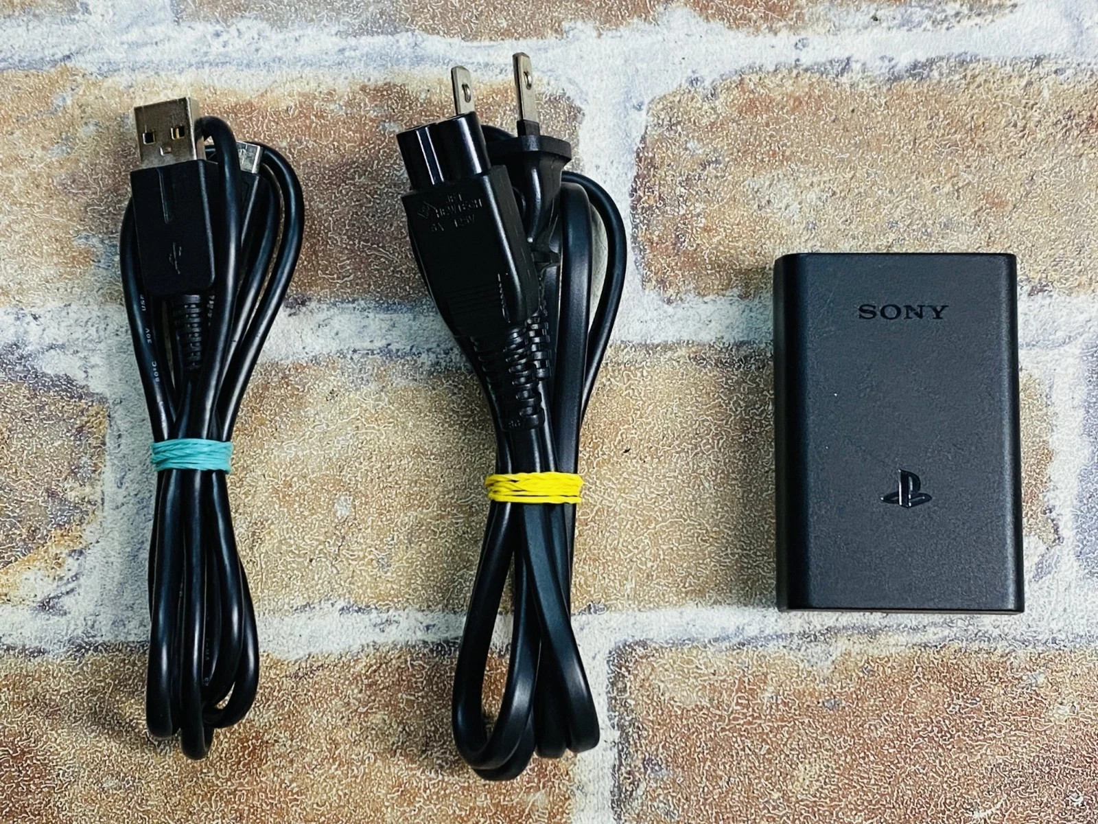 PS Vita Black PCH 2000 SONY PlayStation Japan 16GB Charger 3 Games No.2