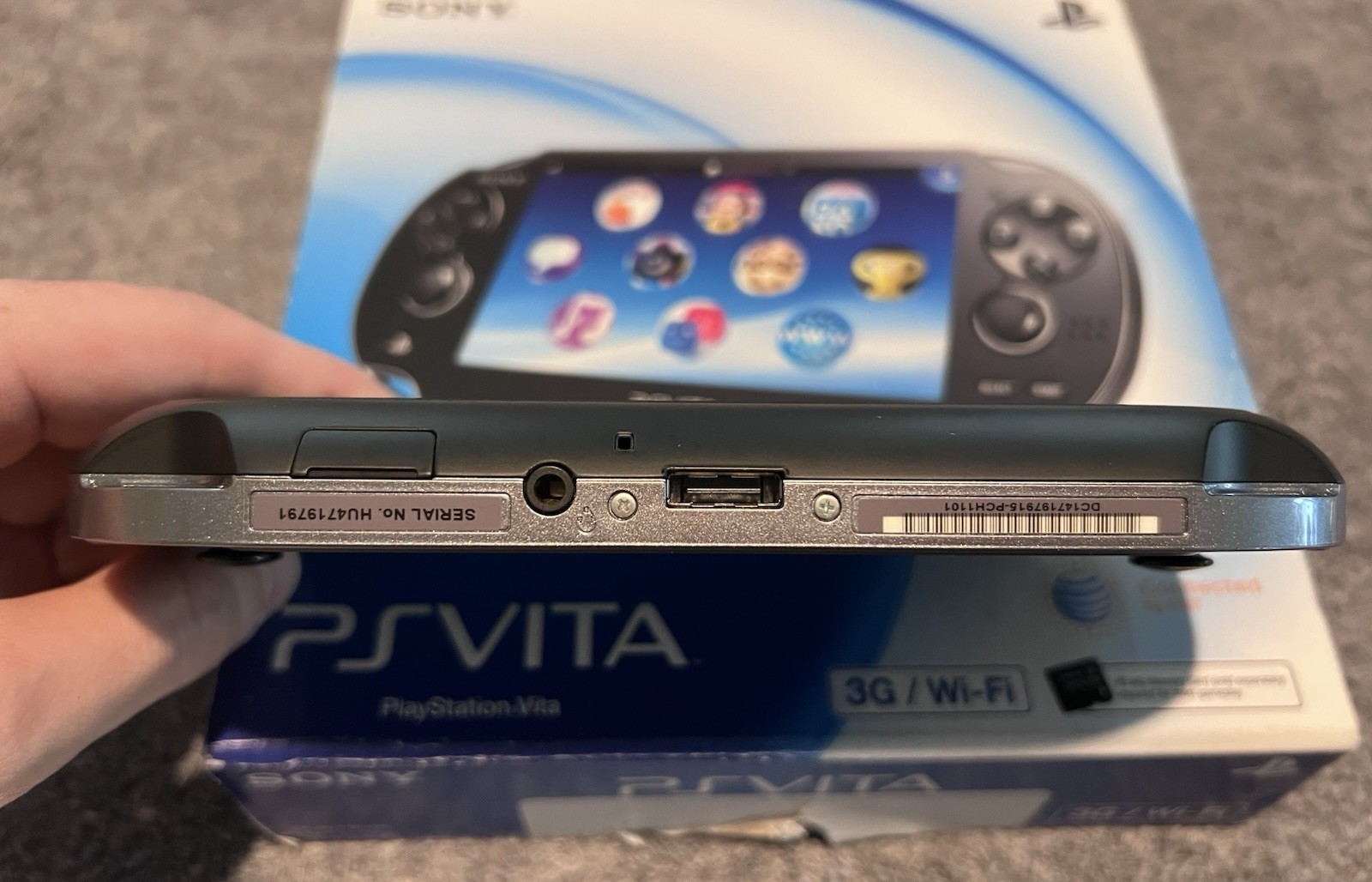 PlayStation Vita PCH-1101 COMPLETE IN BOX Manual Inserts Tested 4GB Memory Card