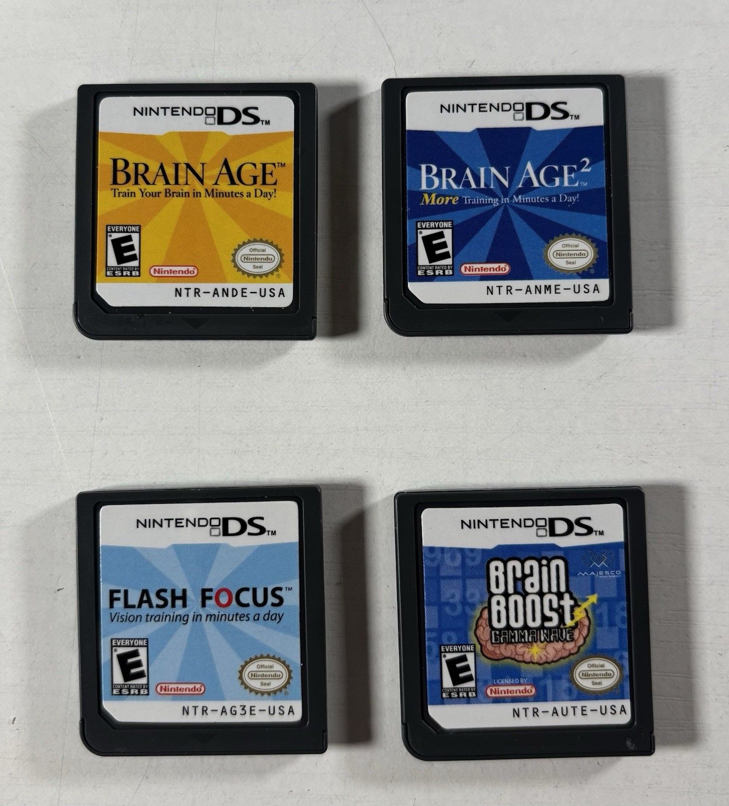 Nintendo DS Lite OEM White Handheld System LOT (USG-001) + 4 Games & Case CLEAN!