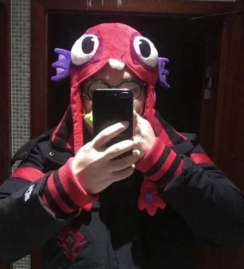 WORLD OF WARCRAFT RED MURLOC HAT/PLUSH HAT