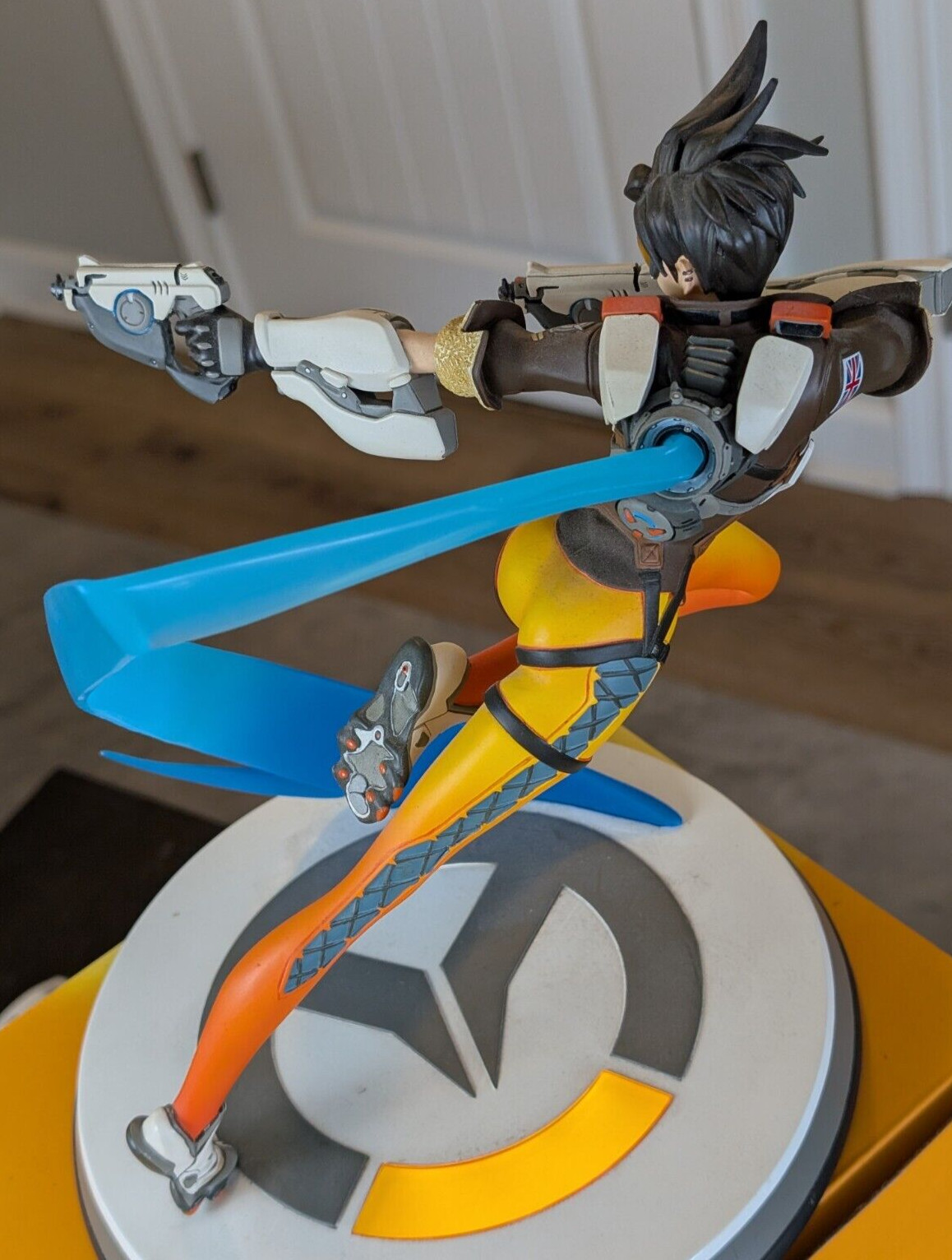 OVERWATCH TRACER Statue Lot-Blizzard Team signed Box, T-Shirt,Poster,Coins