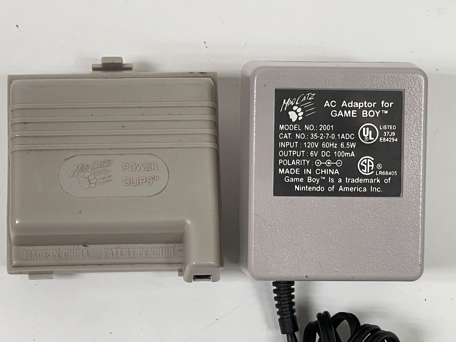 Original Nintendo Game Boy DMG-01 Works Includes Mad Catz Power Clip Battery