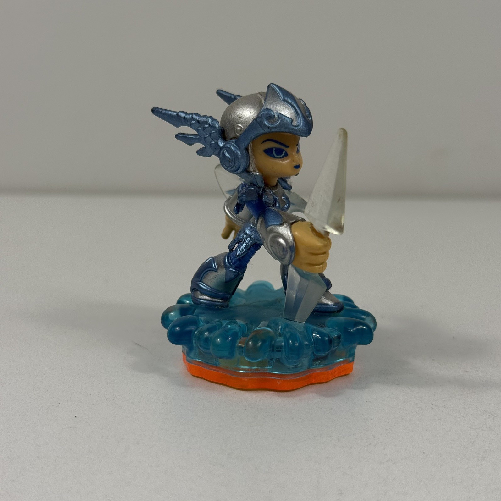 SKYLANDERS GIANTS LIGHTCORE CHILL FIGURE – WATER ELEMENT TESTED AND WORKING