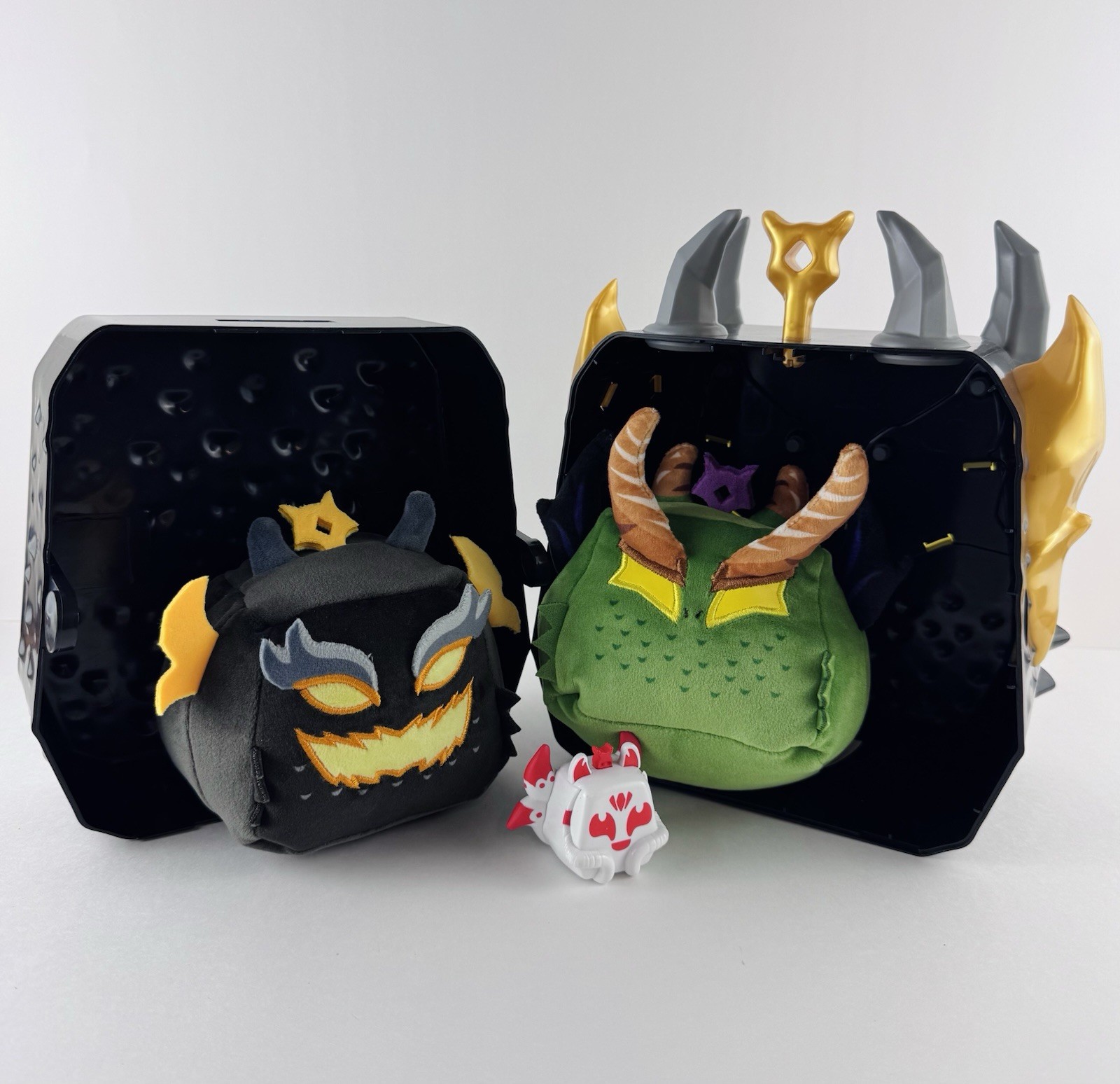 Blox Fruits Collector Bundle Dragon & Ember Plush & Kitsune & Storage Case