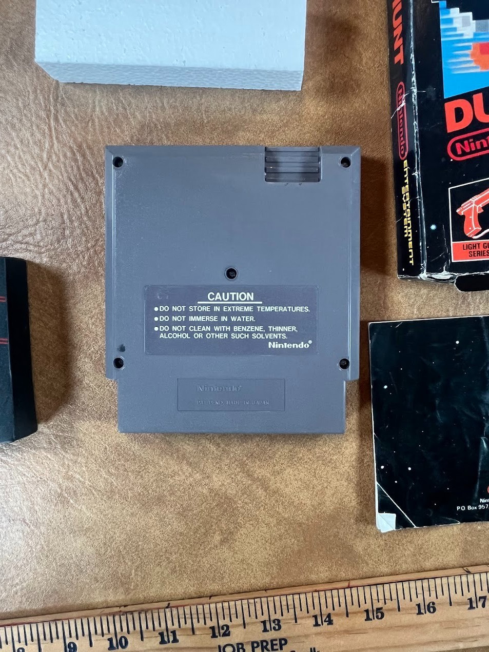 Duck Hunt (Nintendo NES, 1985) Complete CIB Hang Tab 5-Screw w/ Manual and Cover