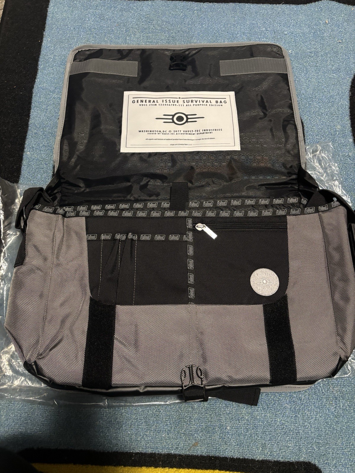ThinkGeek Vault-Tec General Issue Survival Messenger Bag Fallout 4 Padded Adjus…