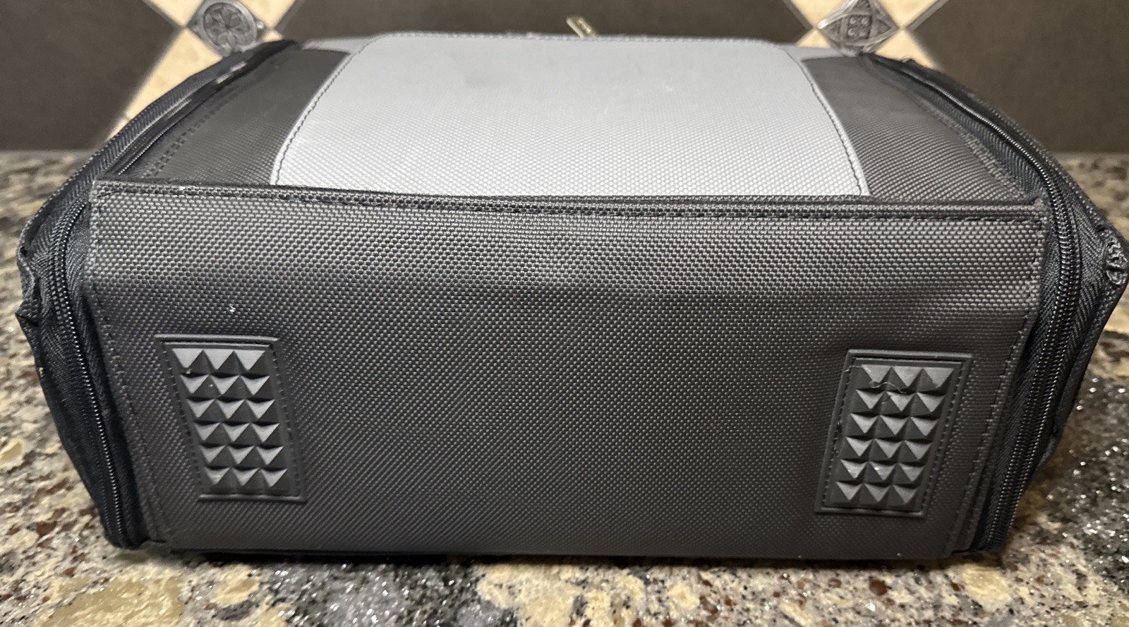 G-Pak Padded Travel Bag Nintendo Wii Naki World Gray & Black Case Carry Case