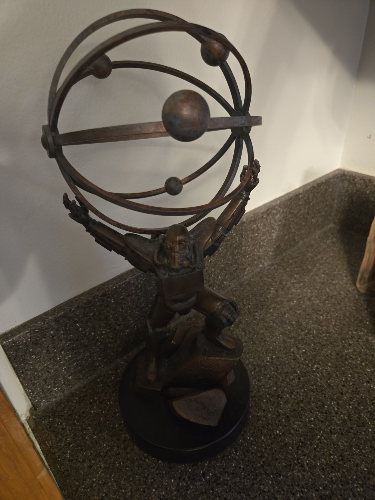 Fallout Atomic Atlas Statue By Chronicle Collectibles / Thinkgeek – No Box
