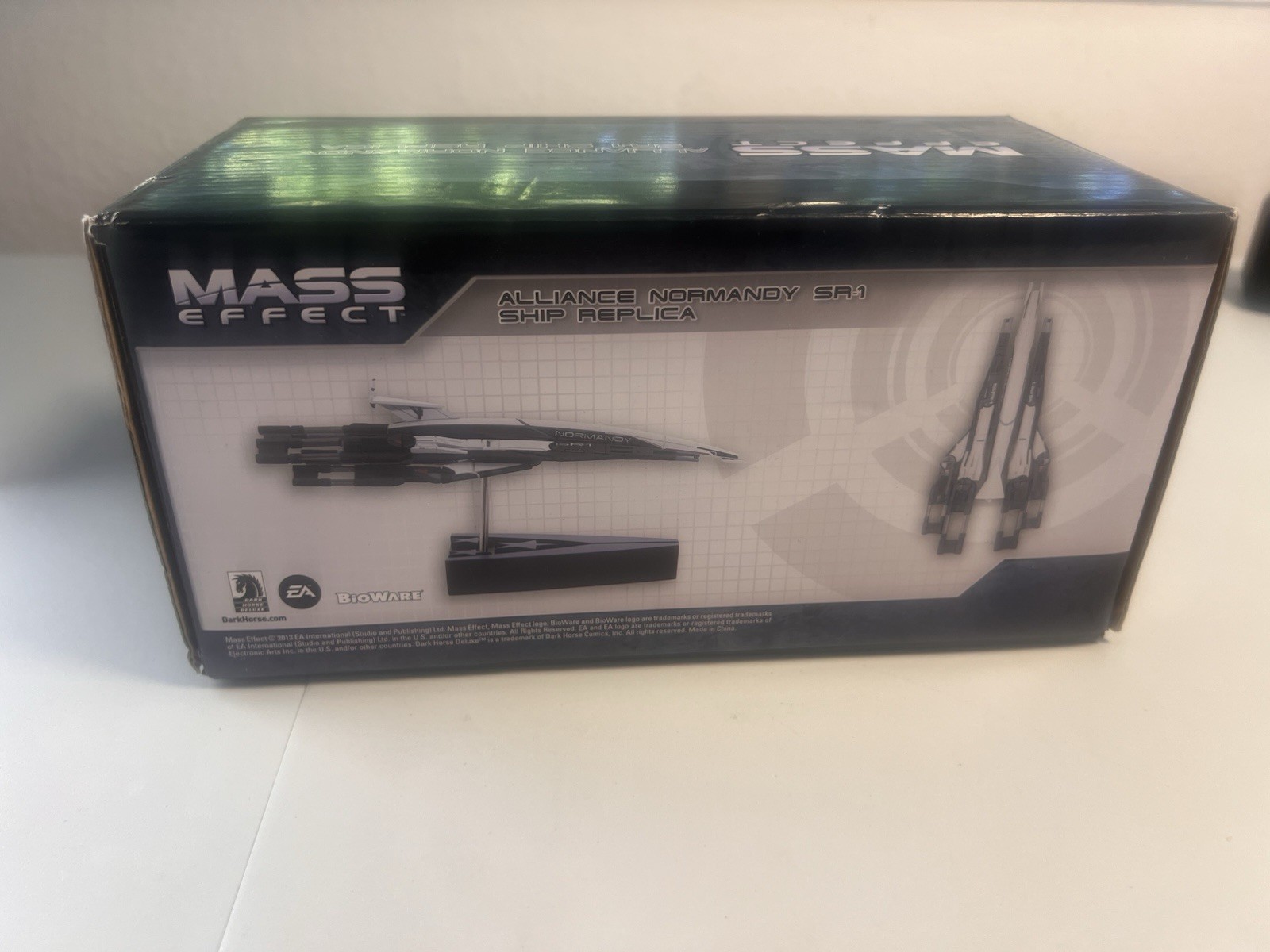 Dark Horse Mass Effect Alliance Normandy SR-1 Ship Replica Statue with Box 2013