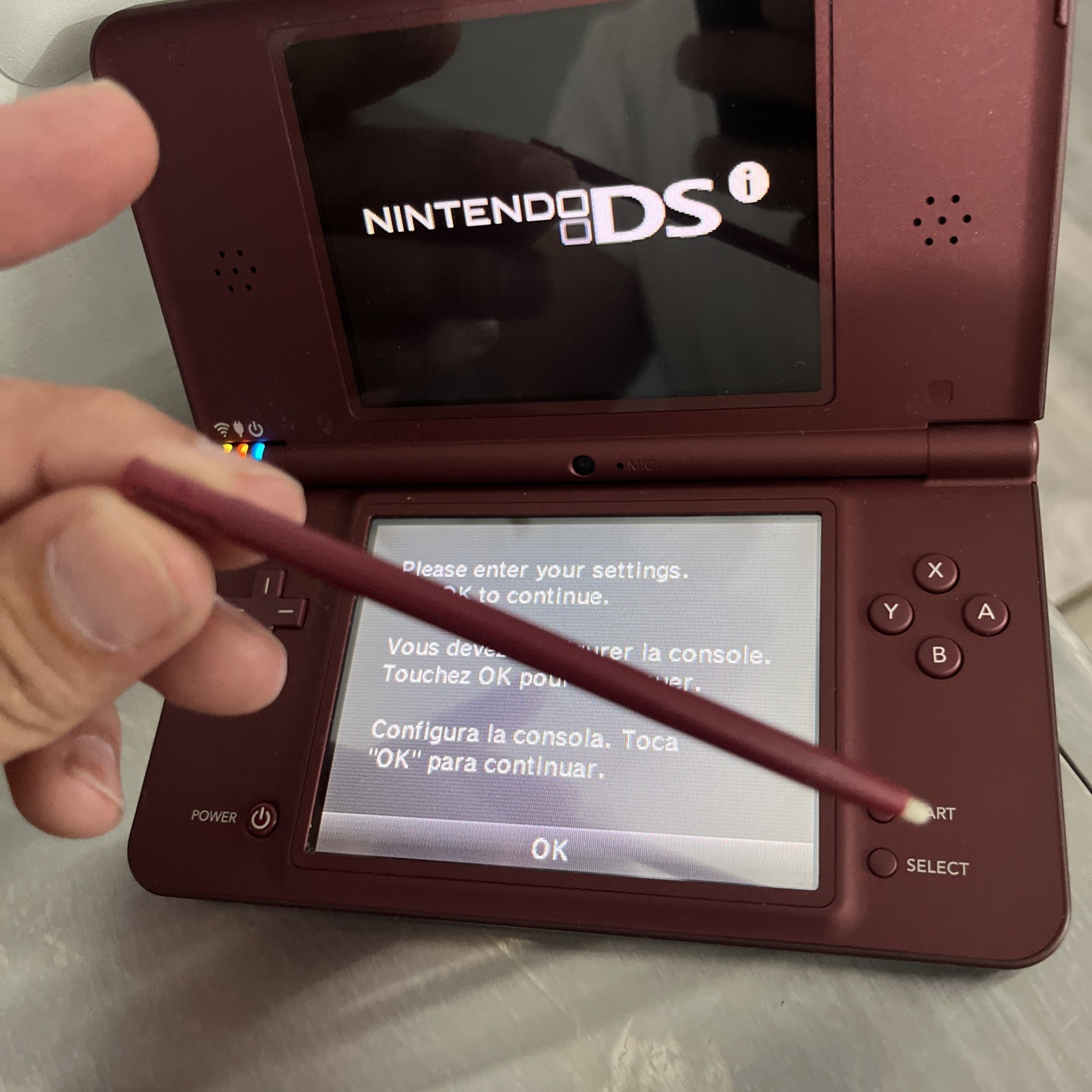 Nintendo DSi XL DS Burgundy Wine Red UTL-001 , Charger Little Discolored