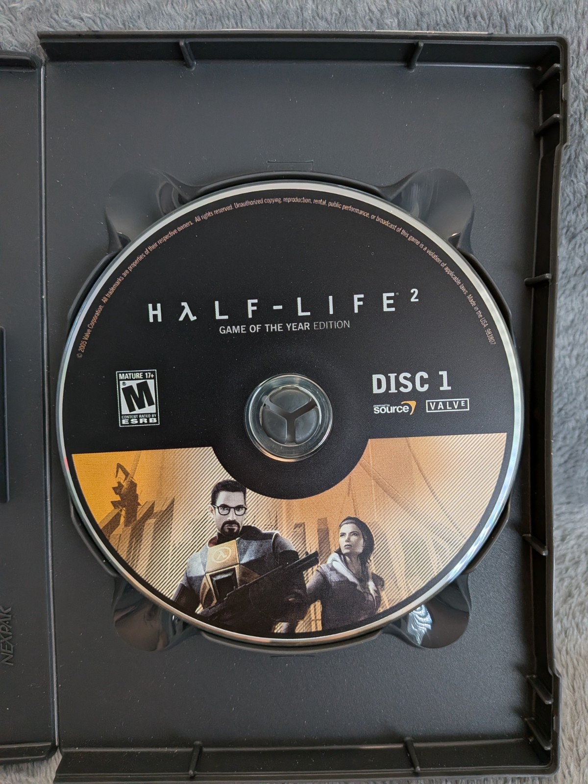HALF-LIFE 2 GAME OF THE YEAR EDITION PC CIB LIKENEW