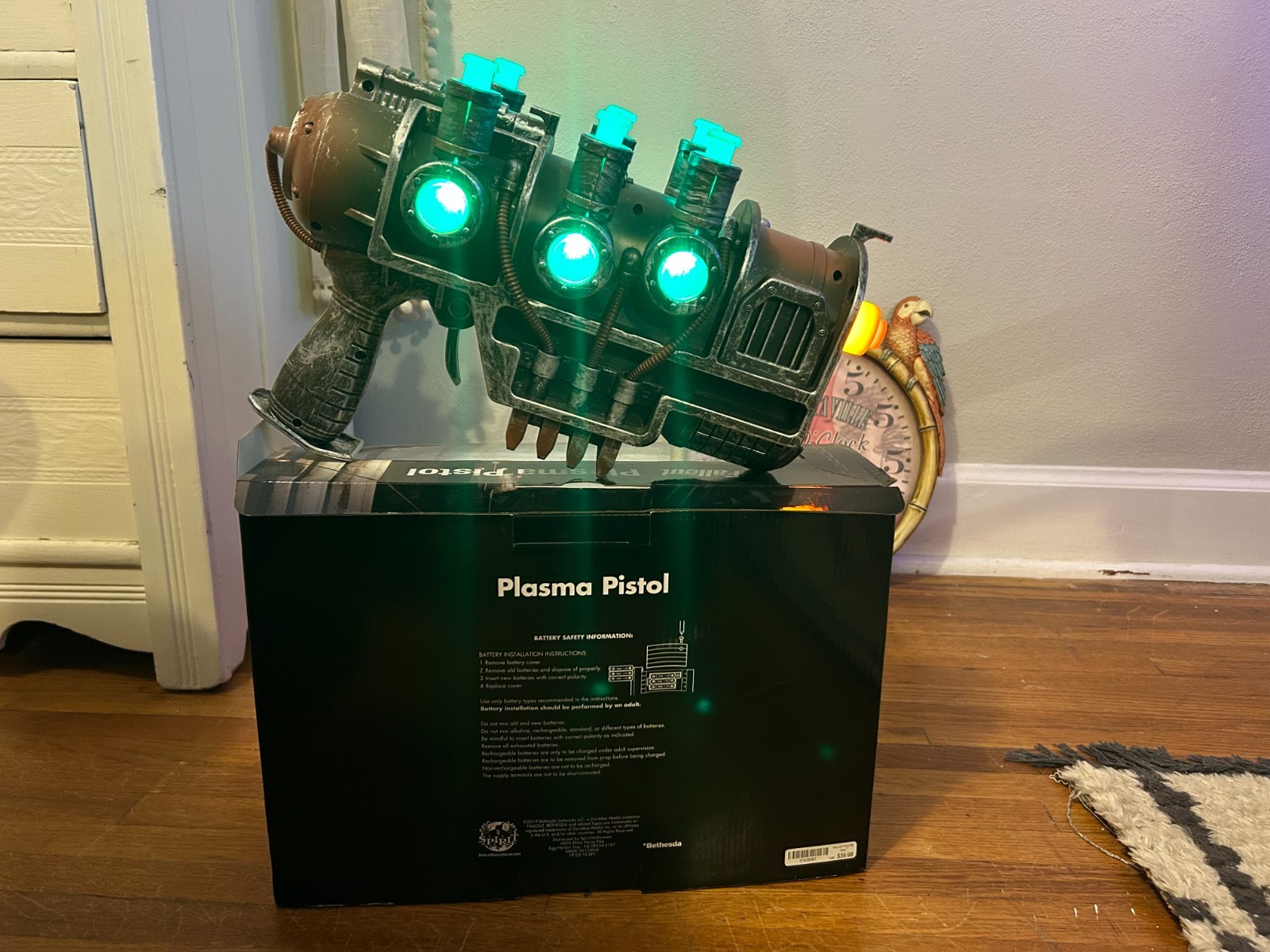 Fallout plasma Pistol with box Spirit Of Halloween