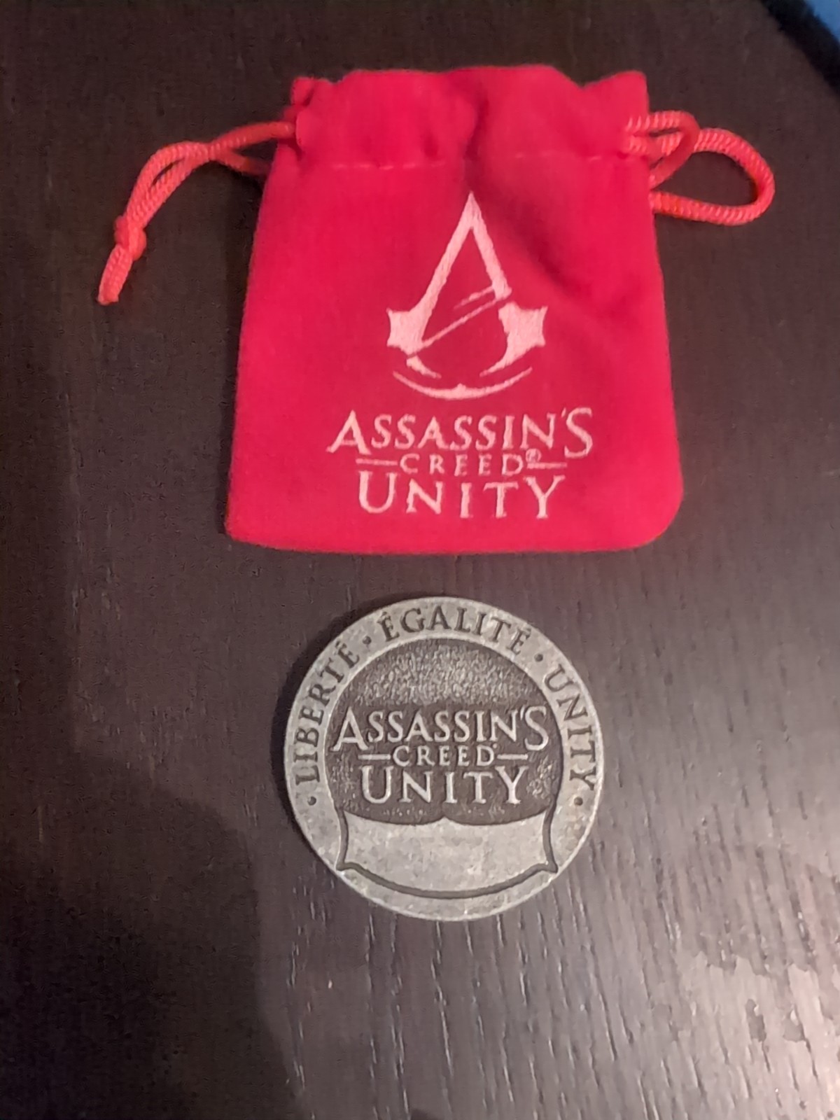 LOOT CRATE EXCLUSIVE Assassin’s Creed Unity Coin Medal Token w/ Velvet Pouch