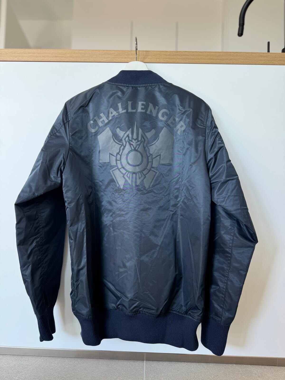 League Of Legends 2016 World Championship Challenger Jacket LoL (Medium)