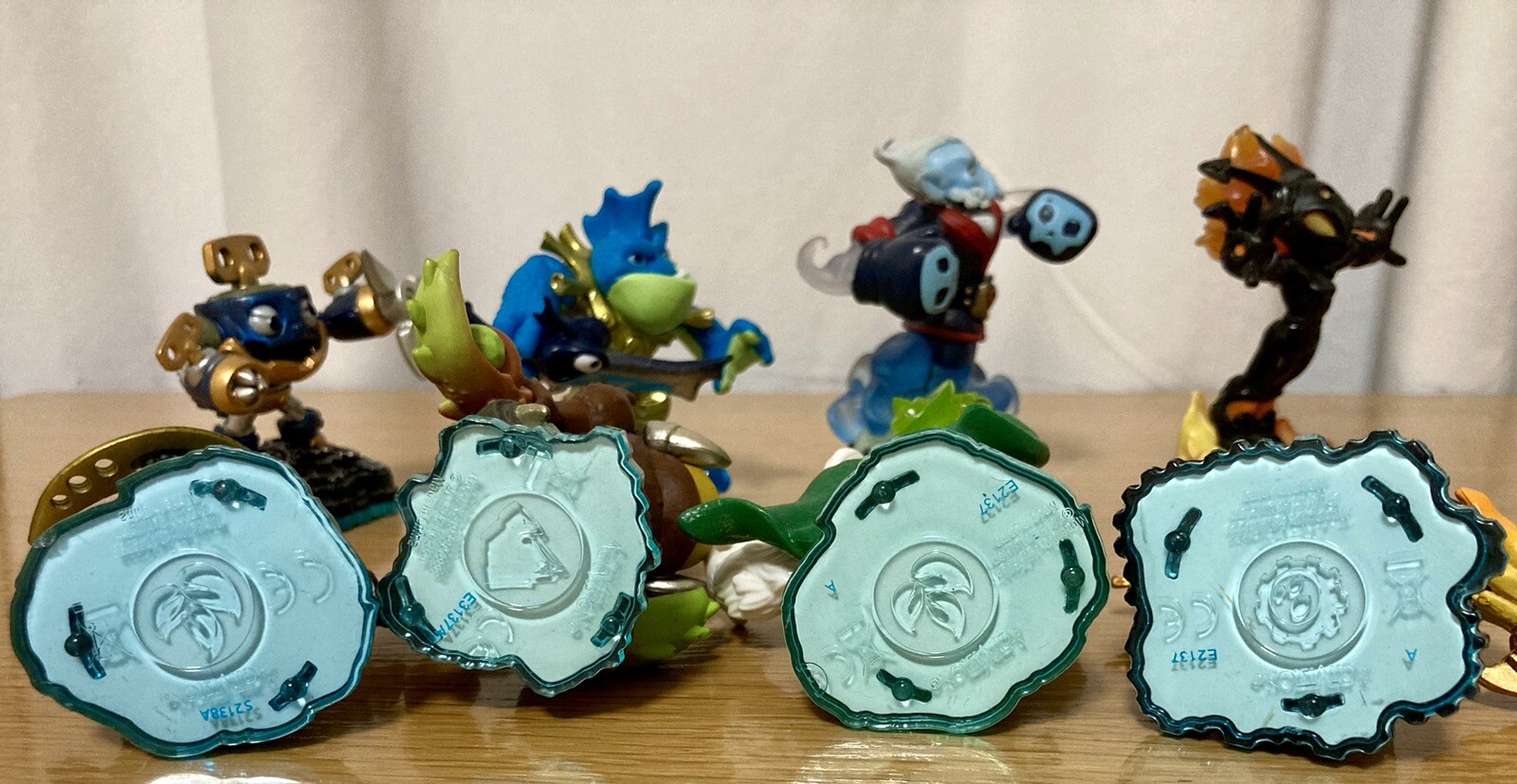 Lot 8 Skylanders Swap Force Night Shift Wind Up Smolerdash Rip Tide Scorp Zoo +
