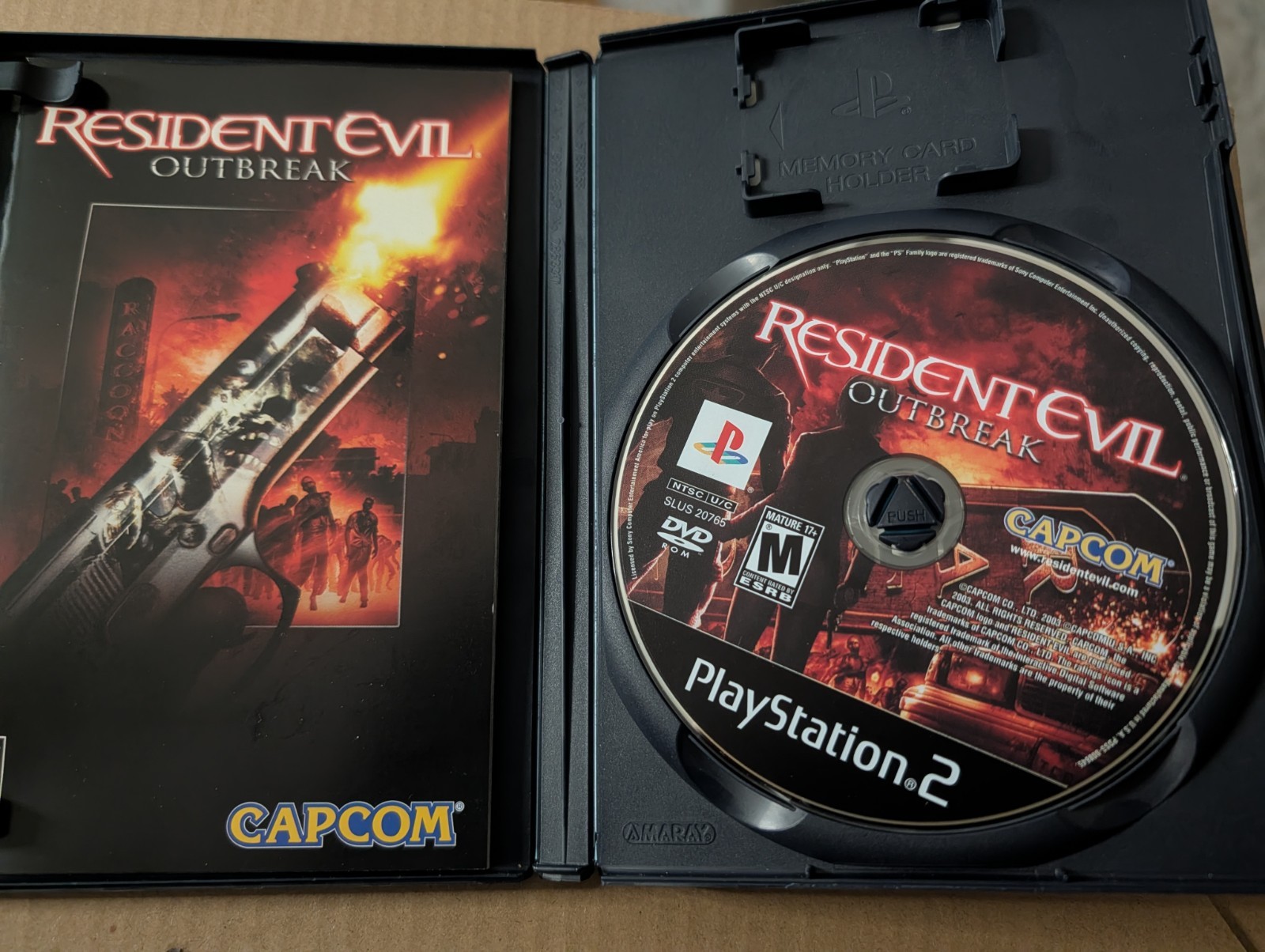 Resident Evil Outbreak 1&2 + Resident Evil Dead Aim PS2